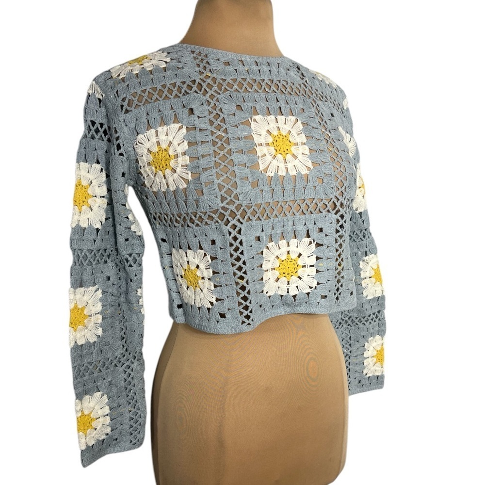 Truth by Republic cropped granny square sweater in blue yellow and white Size S - Picture 4 of 7